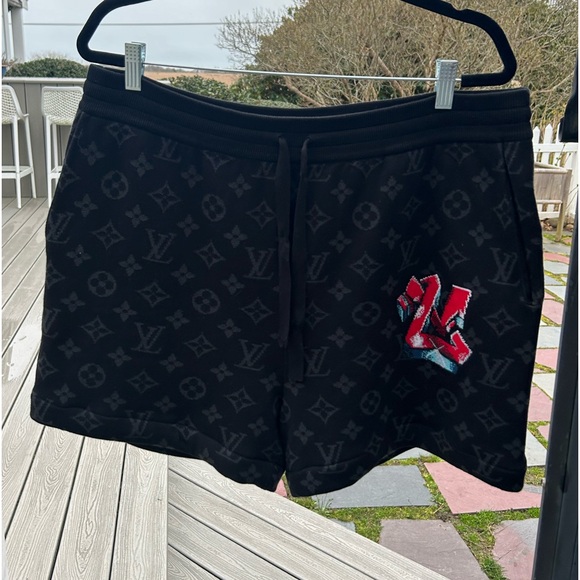 🦁 Louis Vuitton LV Monogram Graffiti Shorts - Picture 7 of 8